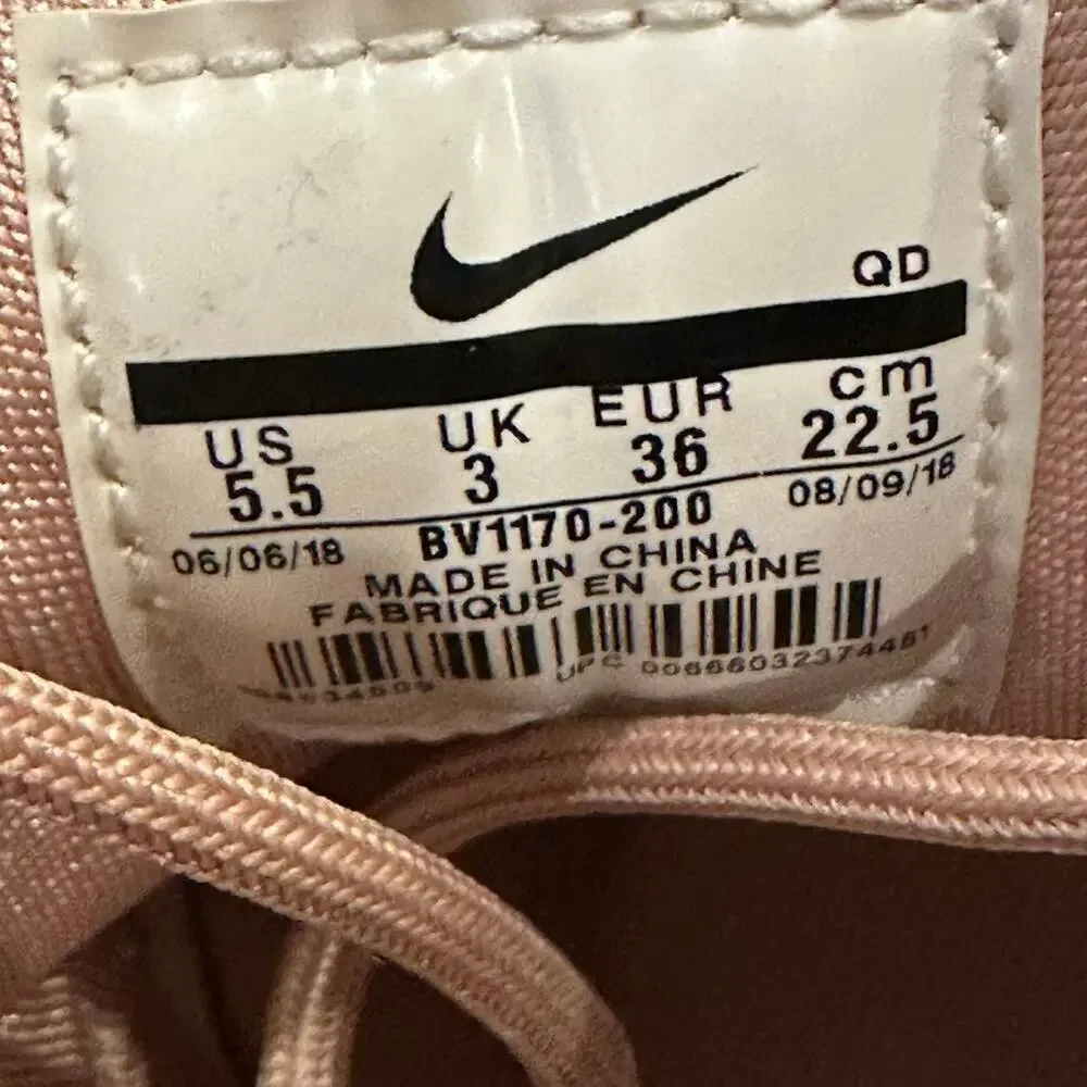 Rose Gold Nike Huarache Sneakers sz 5.5 Youth Nike Sneakers